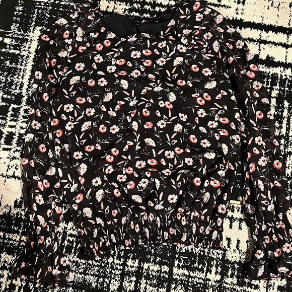 Adorable floral blouse with ruching at waist and wrists - Picture 1 of 2